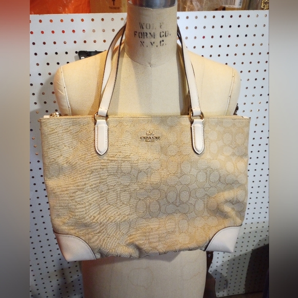 Handbags - Coach handbag EUC